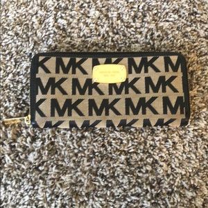 Michael kors wallet